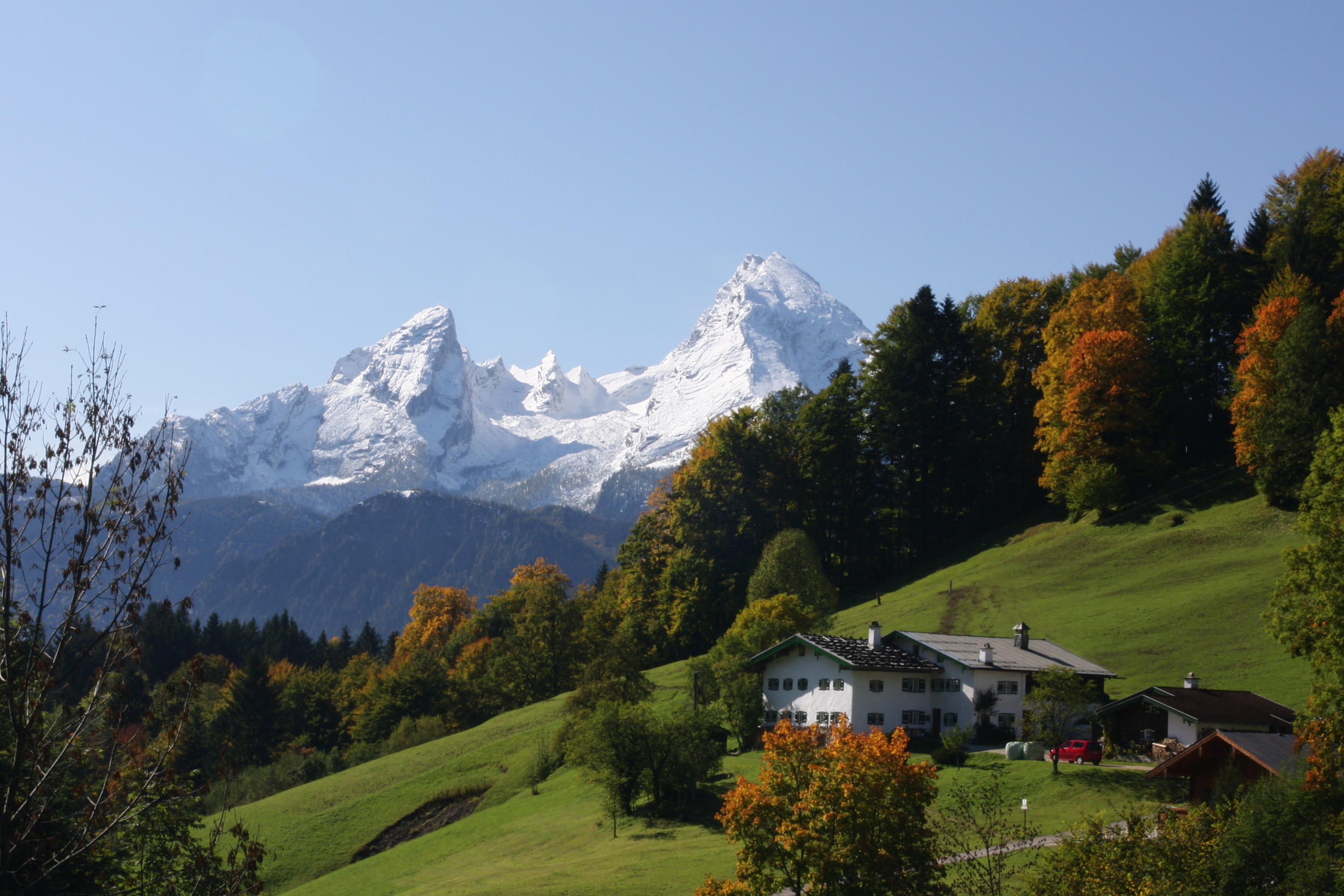 A house in front of a mountain in Berchtesgaden Alps
