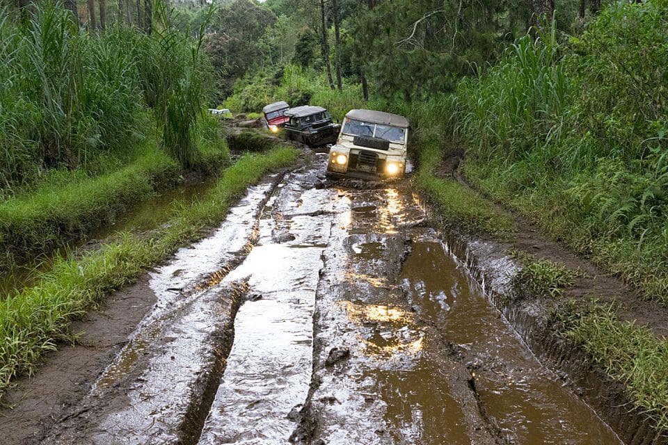 4WD off-raod Bandung Indonesia - Stuck in mud
