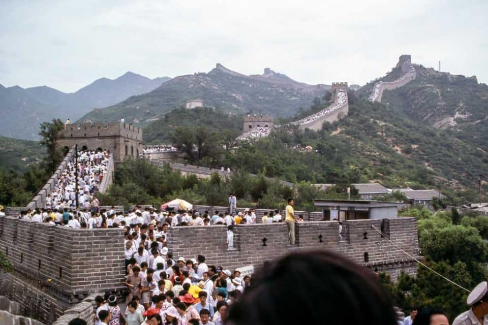 china-guide-crowded-wall