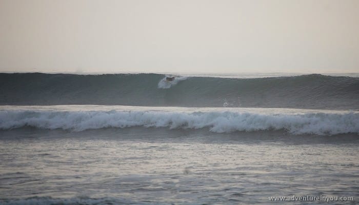 tom rogers surfing in olon
