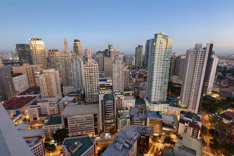 where to stay in manila