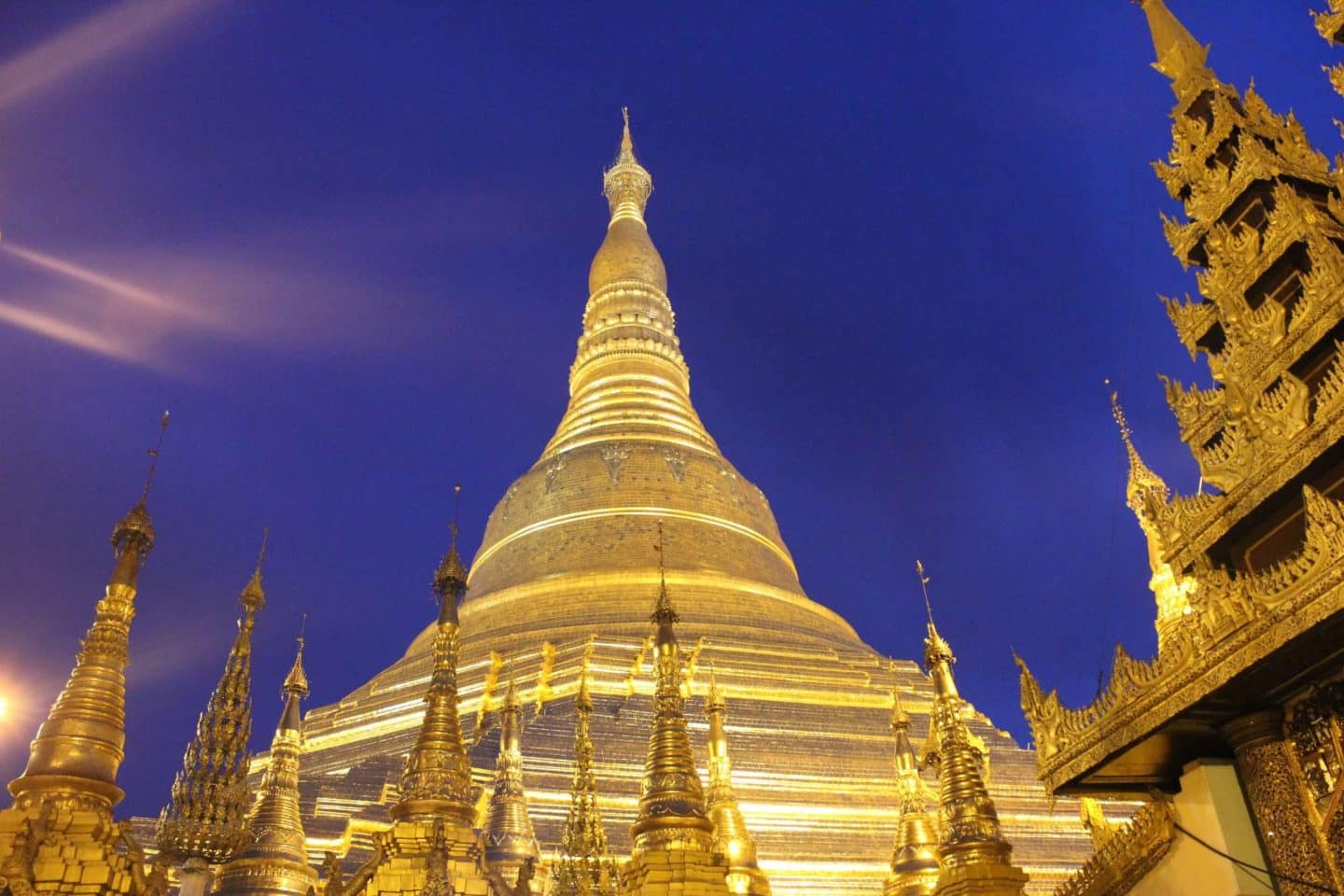 shwedagon pagoda at night