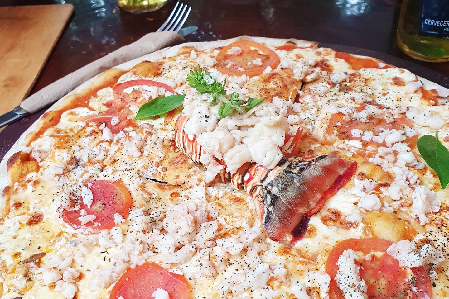 where to eat in holbox lobster pizza