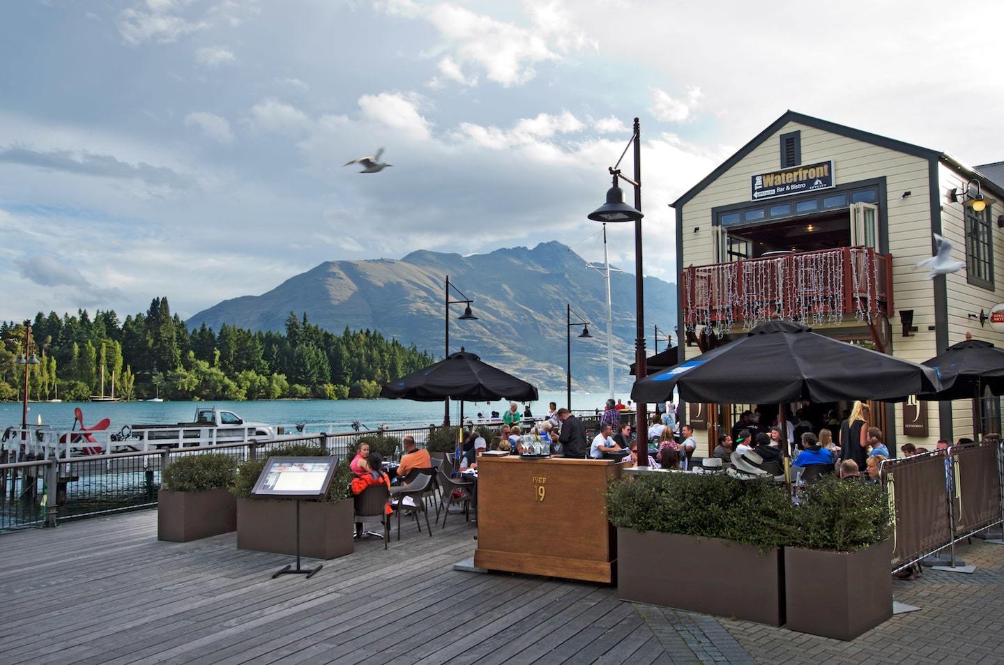 picture of one of the best restaurants in queenstown on the waterfront with mountains in the background