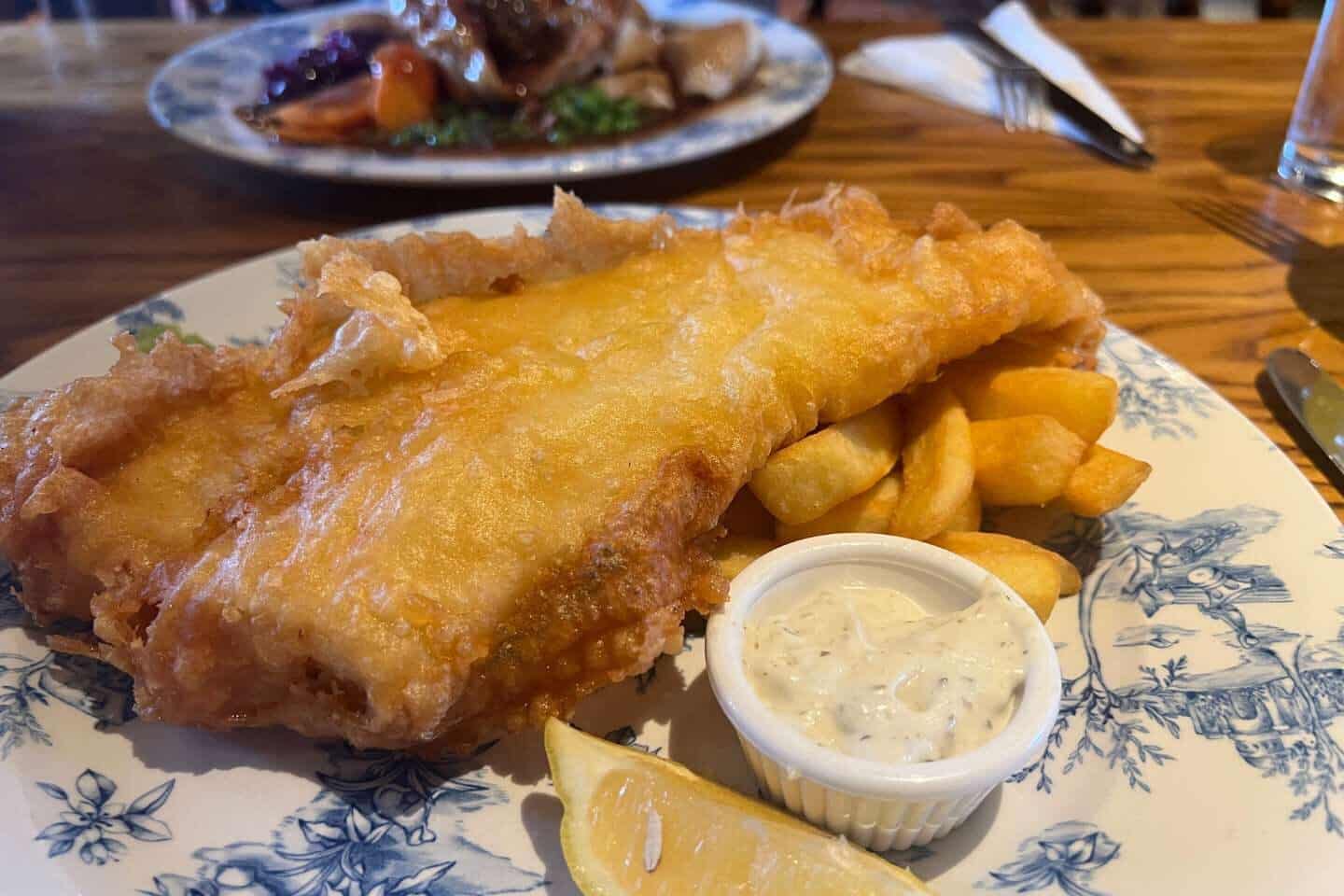 pub meal of fish and chips
