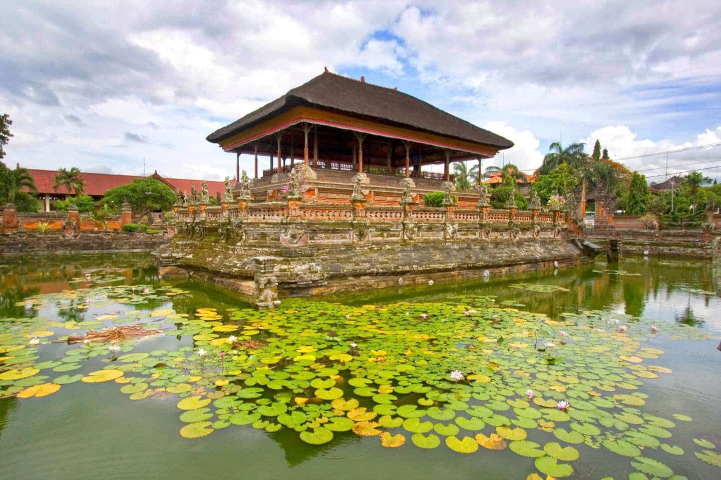 floating palace in semarapura, bali