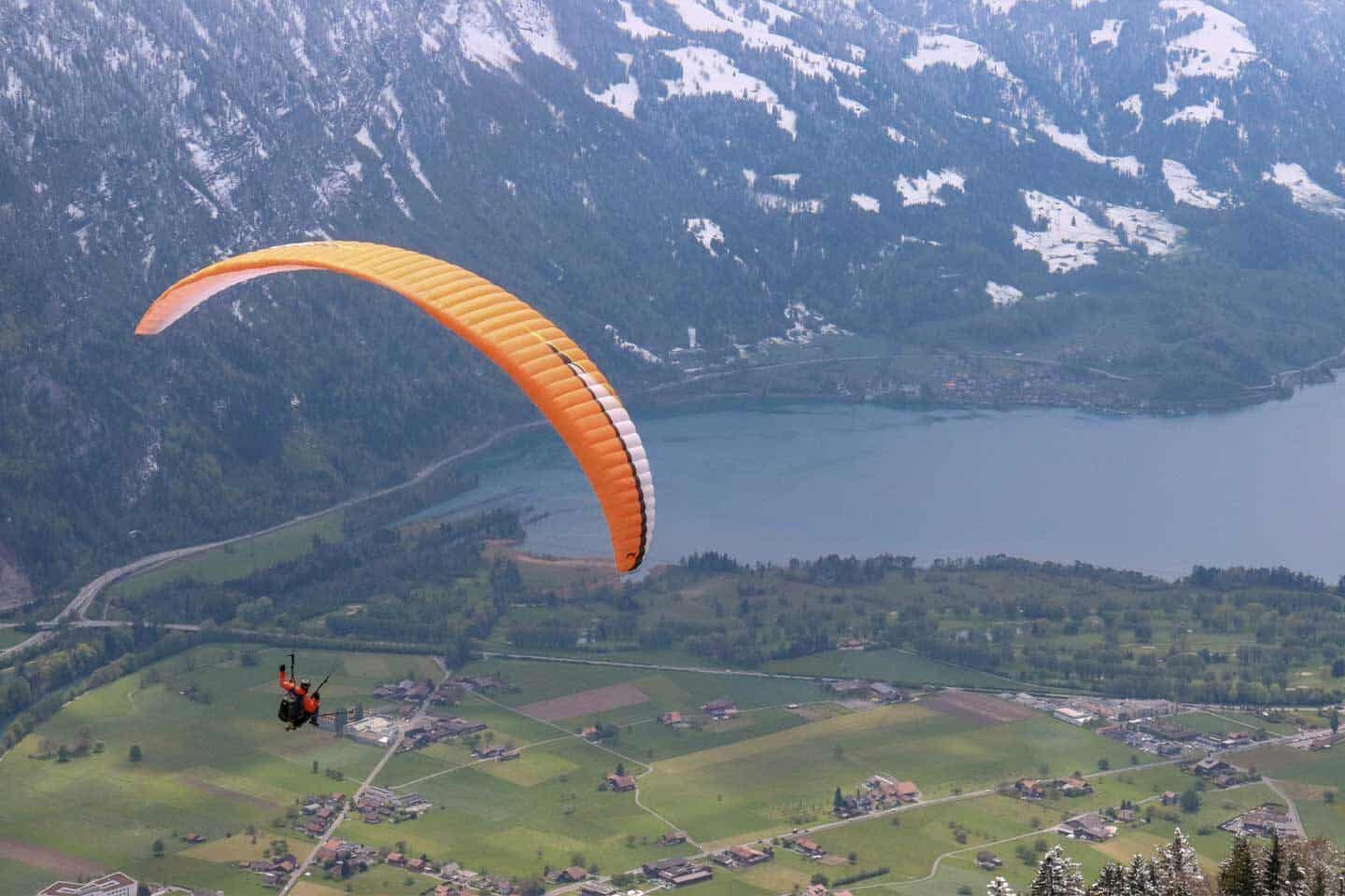 paragliding in interlaken